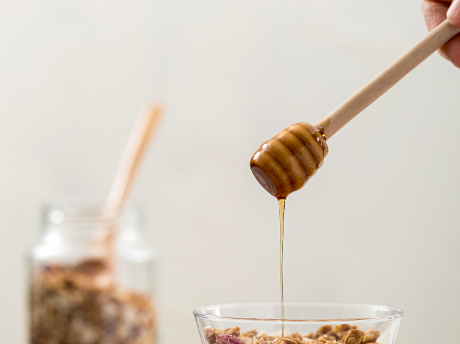 https://www.pot2yaourt.fr/wp-content/uploads/2023/07/yaourt-vue-face-granola-miel-2.jpg